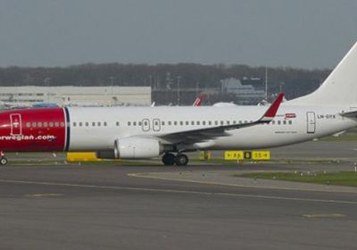 في لندن.. طائرة ركاب نرويجية تصطدم بسياج بمطار "جاتويك"