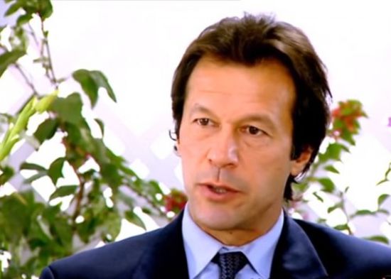 برفقة عدد من الوزراء.. عمران خان يصل كشمير للاحتفال بعيد الاستقلال