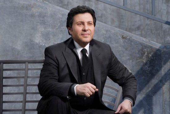 هاني شاكر في طريقه لتونس لإحياء حفله (صورة)