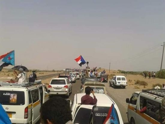 حشود جماهيرية تتوجه من يافع باتجاه العاصمة عدن (صورة)