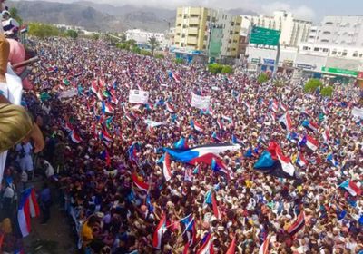 المئات من أبناء سقطرى يشاركون في مليونية النصر بعدن