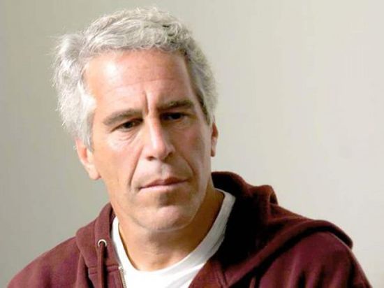 بعد تشريح الجثة.. مفاجأت مثيرة حول انتحار الملياردير الأمريكي " إبستين "