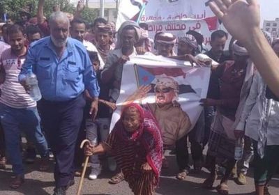 أول فيديو للمرأة المُسنة التي هزت قلوب المشاركين في مليونية النصر