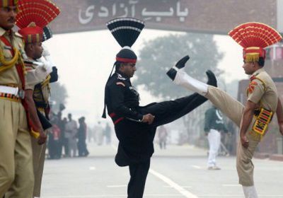 تزامنًا مع احتفالات الهند بالاستقلال.. "يوم حزن" في باكستان 