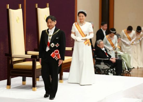 على خطه والده.. إمبراطور اليابان الجديد يدعو العالم  للسلام