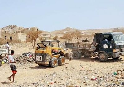 بدعم إماراتي.. حملة نظافة واسعة بمديرية قلنسية في سقطرى