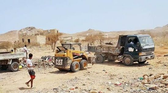 بدعم إماراتي.. حملة نظافة واسعة بمديرية قلنسية في سقطرى