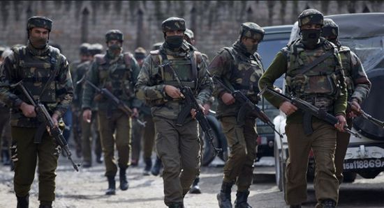 بعد 11 يومًا.. أهالي المعتقلين بكشمير: لا نعرف تهمتهم ولا نعلم عنهم شيًئا