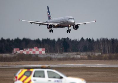 بعد هبوط طائرة روسية اضطراريًا.. "بيسكوف": الطيارين بطلين