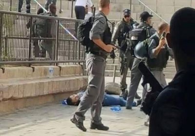الشرطة الإسرائيلية تطلق النار على شاب فلسطيني وتغلق أبواب الأقصى