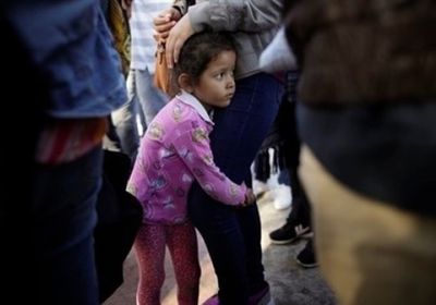 محكمة أمريكية تؤيد حق الأطفال المهاجرين في "معجون أسنان" والداخلية والعدل تعترضان