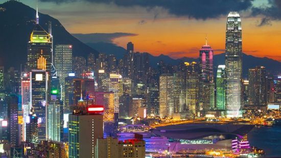 هونغ كونغ البوابة الاقتصادية الرئيسية لبكين على العالم