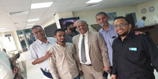 محافظ لحج يغادر البلاد