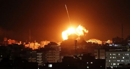 إسرائيل تشن غارتين على موقعين في قطاع غزة