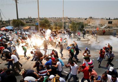 إصابة 33 فلسطينيًا في مواجهات مع الاحتلال الإسرائيلي بالعيزرية