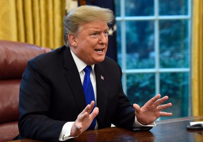 موقف محرج لترامب بعد سخريته من أحد مؤيديه بالخطأ