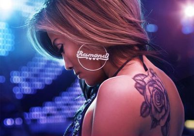 جينيفر لوبيز تنشر بوسترات فيلمها الجديد Hustlers