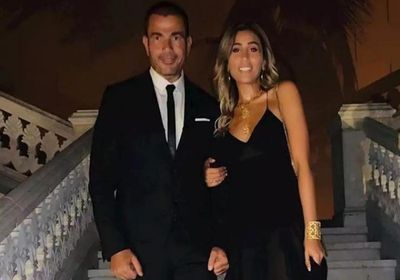 صورة.. دينا الشربيني بصحبة نادية الجندي في حفل عمرو دياب