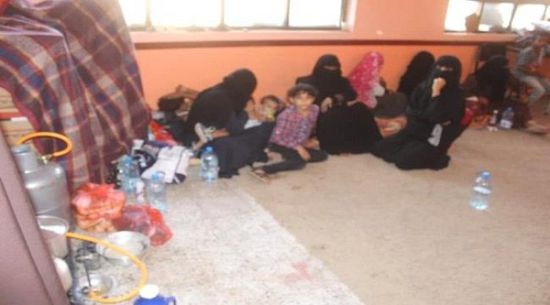 مليشيا الإخوان تقمع الأسر النازحة في تعز