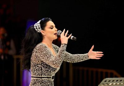 ديانا كرزون تتألق في حفلها بمهرجان الفحيص (صور)