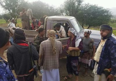 على طريقة العصابات.. "الإصلاح"  ينهب المنازل ويستخدم السكان دروعا بشرية بتعز  