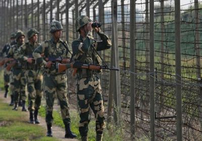 تبادل كثيف لإطلاق النار يصعد الأزمة بين الهند وباكستان