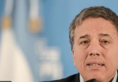 الأزمة الاقتصادية تُقصي وزير المالية الأرجنتيني