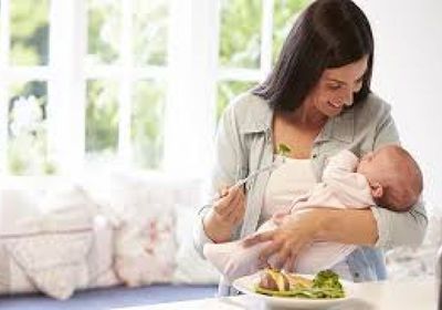 تحذيرات طبية من الحمية الغذائية خلال الرضاعة الطبيعية