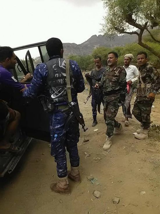 رصاص مليشيا الإخوان يقتل ويصيب عددًا من النازحين في البيرين بتعز