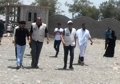 "الهلال الإماراتي" يتفقد سير العمل في مشروع إنشاء مجلس حضرموت بالمكلا (صورة)