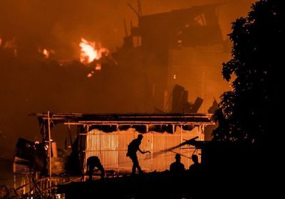 حريق هائل يلتهم حي عشوائي ويشرد 50 ألف في بنجلاديش( صور وفيديو)