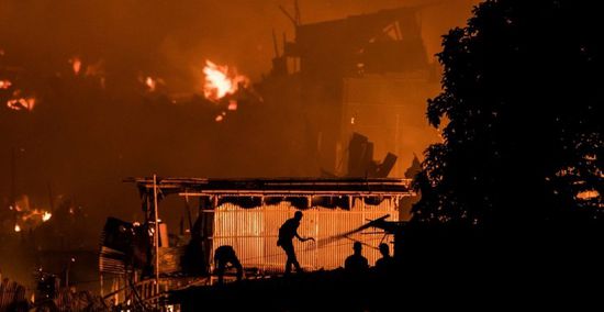حريق هائل يلتهم حي عشوائي ويشرد 50 ألف في بنجلاديش( صور وفيديو)