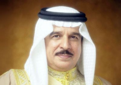 العاهل البحريني يلتقي قائد القيادة المركزية الأمريكية بقصر الصافرية