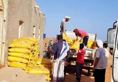 "الأيادي البيضاء".. مساعدات إماراتية في الساحل الغربي لسقطرى 