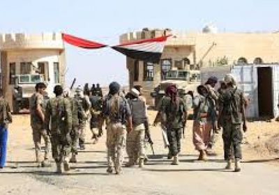 مليشيات الحوثي تستهدف معسكرا للجيش اليمني في مأرب 