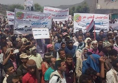 تظاهرات حاشدة ضد جرائم مليشيات الإصلاح في تعز  (صور)