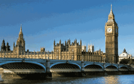 شاهد.. احتشاد الجنوبيين أمام مبنى الحكومة البريطانية في لندن