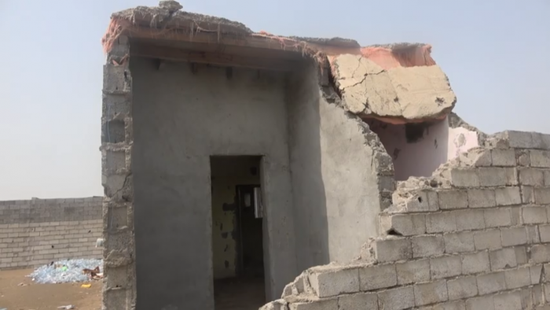 مليشيات الحوثي تُدمر منازل المواطنين في حي المنظر بالحديدة(فيديو)