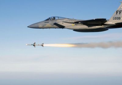 20 غارة جوية على مخازن أسلحة المليشيات بصنعاء