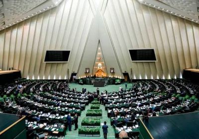 مطالب برلمانية لإجبار أقارب المسؤولين الإيرانيين على العودة من الخارج