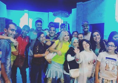 ندى بسيوني تنشر صورتها مع جمهور مسرحية "حمام الست"