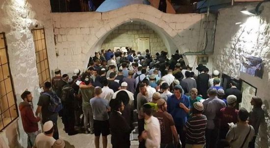 إصابة 5 فلسطينيين خلال مواجهات مع مستوطنين حاولوا اقتحام قبر النبي يوسف