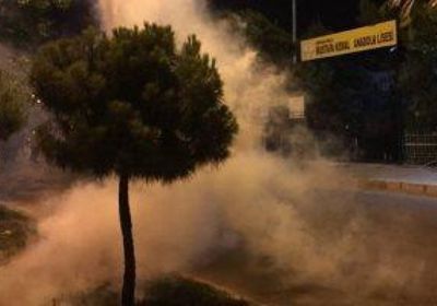 تركيا تطلق مدافع المياه والغاز المسيل للدموع لتفريق متظاهرين معترضين على مسئولين