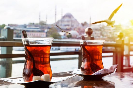 غضب بالشارع التركي عقب رفع أسعار "الشاي" بالبلاد لـ 15%