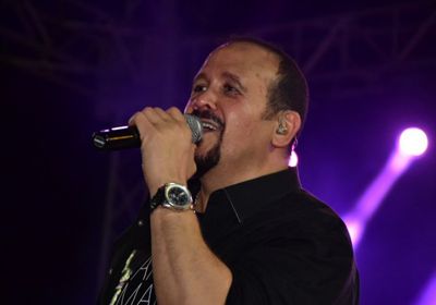 الأحد.. هشام عباس يحيي حفلًا بمهرجان محكى القلعة