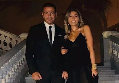 بالفيديو.. عمرو دياب بصحبة دينا الشربيني يرقصان على أنغام "يوم تلات"