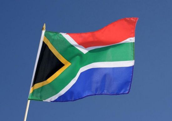 جنوب أفريقيا تحظر رفع علم قديم يرمز لحقبة الفصل العنصري