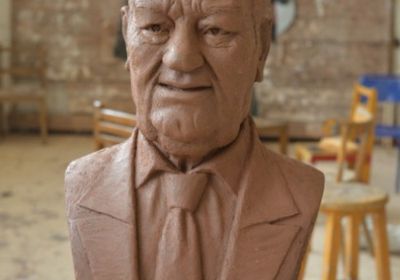 حسن حسني يتصدر تويتر بسبب تمثاله المنحوت (تفاصيل)