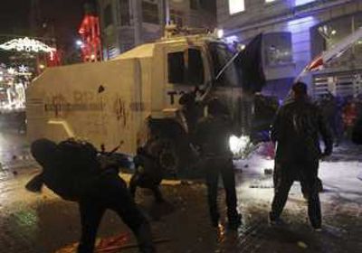  اعتقال 26 محاميا لخرجوهم في تظاهرة بمدينة إزمير التركية