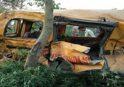 مقتل شخص وإصابة 15 آخرين إثر اصطدام حافلة بالهند 